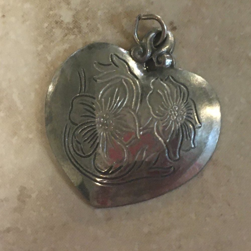 ❤️Stieff Larkspur Pewter Pendent - 238  $12 or 🎉